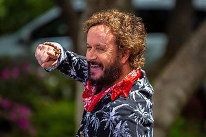 Stream It Or Skip It: ‘Guest House’ on Netflix, a 2020 Pauly Shore Vehicle That’s Too 1989 for Its Own Good