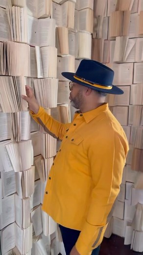 Katt Williams is not the only person that reads 3,000 books a day..and I read that so I can write songs like this. “Here For You” streaming everywhere. Go listen to it now. #HereForYou #EricRoberson | Eric Roberson