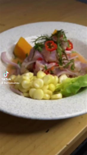 🔥 ¡BUSCAMOS TALENTO JOVEN CON ACTITUD! 🔥 ¿Tienes energía, eres rápido, te gusta el movimiento y el trabajo a presión? ¡Esta es tu oportunidad! Estamos en búsqueda de: 👨‍🍳 Ayudantes de Cocina 🍽️ Personal de Atención al Cliente 💥 Buscamos jóvenes: Dinámicos y 100% activos Que disfruten el ritmo fuerte de cocina Responsables y comprometidos Comunicativos y con buena actitud frente al cliente Con ganas reales de aprender y crecer Aquí no buscamos solo trabajadores… Buscamos personas con actitu