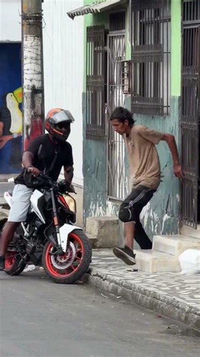 Open the door prank🤣🤣#prank #funny #foryou #shorts