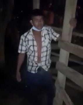 😱🐴HOMBRE ES SORPRENDIDO VIOLANDO A UNA YEGUA😱🐴