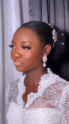 ♔ OLUAYÈ Mɑĸɛ υp 🇳🇬🇬🇧🇨🇦🇺🇸 on Instagram: "❤️💯Love dey show, glam dey glow. DG PRO stamp My amazing bride for today mua @dgpromakeover"