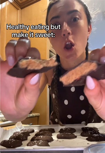 I love to eat healthy and I have a sweet tooth 🤪 #healthyfood #healthylifestyle #refinedsugarfree #healthysnacks #chocolatepeanutbutter @Cuisinart @Sur La Table @KitchenAid @Pyrex @Costco Wholesale @Sam’s Club @Ghirardelli Chocolate Company @Hershey's @Nestle Toll House @King Arthur Baking @Bob’s Red Mill