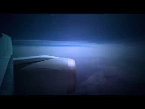 Two Boeing Race in the same speed at 36000 feet above Atlantic Ocean