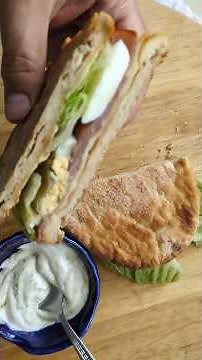 Easy Pita Sandwich with Melted Cheese – Quick & Tasty Recipe!