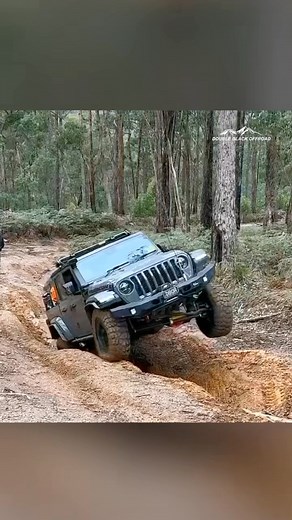 #high5 for the weekend #ItsAJeepThing #JeepFamily #JeepLife #freedom #jeepLove #OIIIIIIIO #jeeplife #wranglerjk #jeepworld #jeeps #jeepcrazy #jeepbeef #jeepaddiction #jeepbuild #jeepsofinstagram #jeepnation #dbor #jeep #jeeplife #jeep #reels | Double Black Offroad