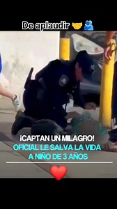 1.2M views · 52K reactions | Oficial le salva la vida a niño de 3 años, no todos son malos elementos por eso aún creo en la humanidad 輸 #noticiastendencia #NoticiaEnDesarrollo #NoticiasNacionales #NoticiasdeHoy #NoticiasInternacionales #ciencia #URGENTE #NOTA #Noticias #fypシ゚viralシ | Los del Colibri | Facebook