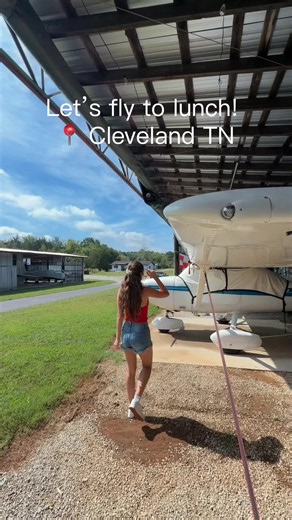 We flew to Cleveland for lunch and got to meet up with my friend too! Cleveland is popping off! #cleveland #tn #local #flight #aviation