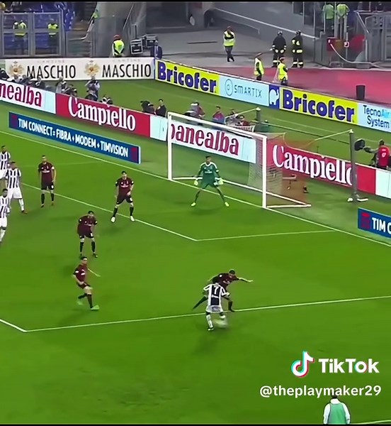 Douglas Costa's Incredible Juventus Highlights