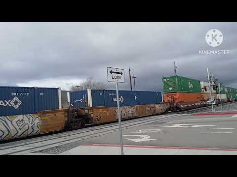Union pacific 2736 pulling a intermodal train at the train depot in tehachapi california