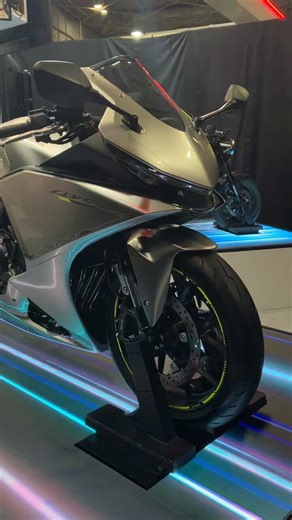 「CBR400R FOUR E-Clutch Concept」も本日初公開しました👀💘