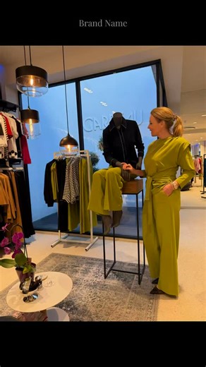 💚 Power in green 💚 Statement kleur, zachte stoffen en een silhouet dat klopt tot in detail. Van pied-de-poule jasje tot flowy pantalon – dit is zo’n set die je aantrekt en staat. ✨ Stylingtip: draag ‘m ton-sur-ton voor een krachtig effect óf breek ’m met zwart voor extra contrast. Kom kijken, passen en voelen @garbeau_damesmode #garbeau #newcollection #powerlook #greenvibes #styledbygarbeau damesmode | Garbeau damesmode