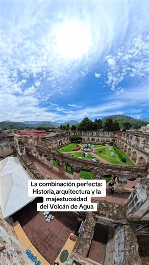 📍Ruinas de Santa Clara, Antigua Guatemala 🇬🇹 Entre siglos de historia, arquitectura colonial y la imponente presencia del Volcán de Agua, este rincón nos recuerda por qué Guatemala es uno de los países más hermosos del mundo. ✨🌋 ¿Cuántas veces buscamos maravillas lejos, mientras tenemos lugares así tan cerca? #AntiguaGuatemala #RuinasDeSantaClara #VolcanDeAgua #guatemala #sinrumbofijo