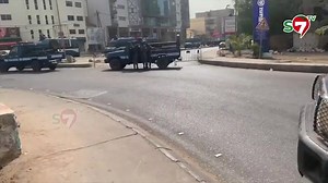 529K views · 4.9K reactions | A l'image du maintien d'ordre en Guinée, la gendarmerie sénégalaise aussi brise les vitres d'un citoyen qui suivait son chemin. #Senegal ! | Sabari FM97.3 Officiel | Facebook