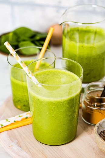 5-Minute Turmeric Green Smoothie Recipe