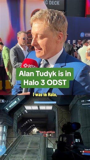 Alan Tudyk is a man of many voices #superman #halo #gaming #dc #dcu #dccomics #redcarpet #interview | IGN