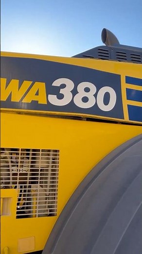 【はたらくくるま】komatsu WA380 コマツ ホイールローダー メンテナンス編 アドブルーを補充 AdBlue 尿素水