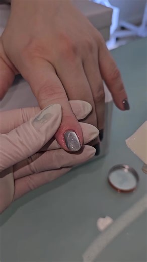 Stunning Cat Eye and Chrome Nail Combos