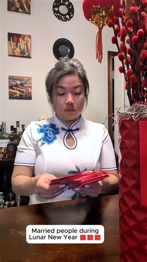 Kim on Instagram: "🧧 Lucky Red Envelopes Red envelopes are filled with money and given during Lunar New Year ❤️ Why red? Red = luck, joy, and protection from bad energy. 👰🤵 Why married people give them? Once you’re married, you’re seen as having stable luck and blessings, so you pass that good fortune to kids, unmarried relatives, and elders. 💰 It’s not about the amount The money is symbolic — it’s about good wishes, not getting rich. ✨ Bottom line Married = “luck distributor.” Red envelope 