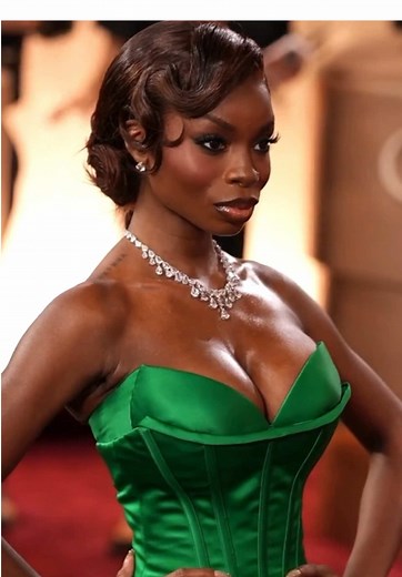 Olandria Shines in Emerald at the Golden Globes 2026