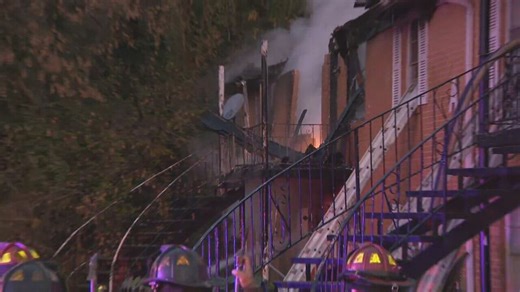 Crews battle 2-alarm fire at Atlanta apartments