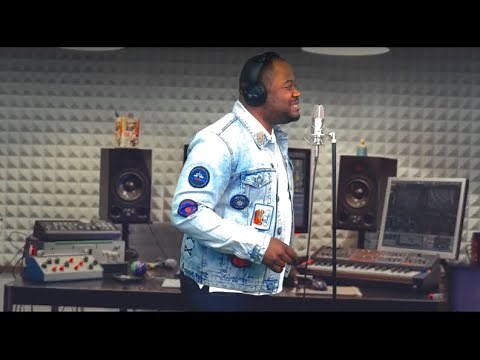 Moise Mbiye - Nako zonga te (clip officiel)