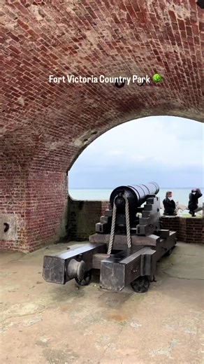 Scenic walks, fossil hunting, cafe stops, and wide-open space for a dose of family fun...🏝️ Fort Victoria Country Park is a hidden gem packed with things to do, including its on-site Imaginarium, Planetarium and Reptilarium.🔭 Add it to your must-see list for your next Isle of Wight visit! #IsleofWight #IOW #RedFunnel #Ferry #FortVictoria