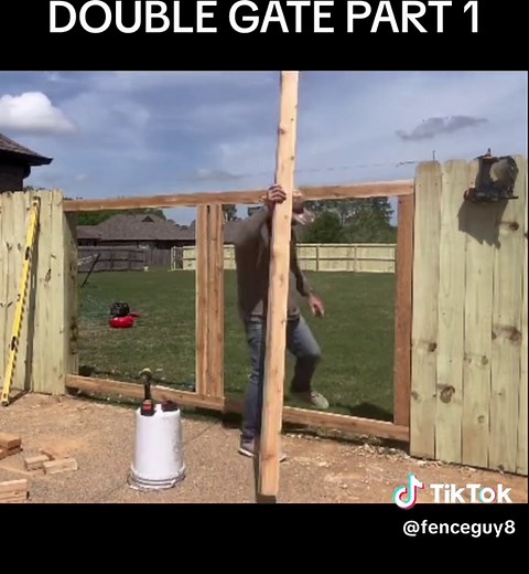 How to build a doubke gate for a wood fence #fencebuild #fencework