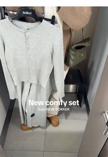 Neues Dunkelblaues Comfy Set von NEW YORKER