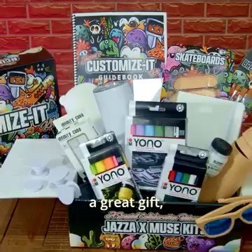 The ULTIMATE Creative Gift, in time for Christmas!! check out the Customize-It Kit! http://customizeitkit.com/ | Jazza