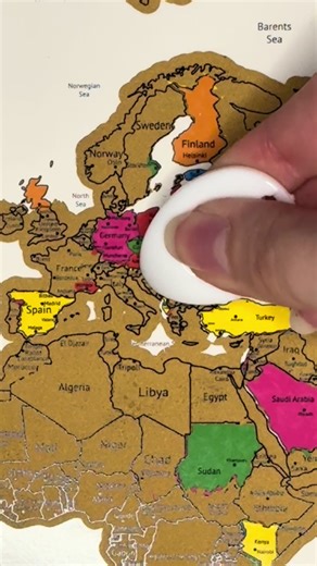 🌍Țările lumii - 🇧🇦Bosnia și Herțegovina - 1 martie 🌍Recuperăm țările din prima jumătate a lunii martie cu ⬆️ 🌍Continuăm noua serie. Vom călători împreună prin cele mai cunoscute țări ale lumii. Le voi posta în data zilei naționale a fiecăreia. 🌍Am creat o succesiune logică pe care o recomand pentru a le prezenta copiilor fiecare țară: 👉🏻Continentul pe care se află 👉🏻Steag 👉🏻Limbă 👉🏻Îmbrăcăminte specifică 👉🏻Mâncare specifică 👉🏻Religie predominantă 👉🏻Peisaj/clădire specifică 🌍