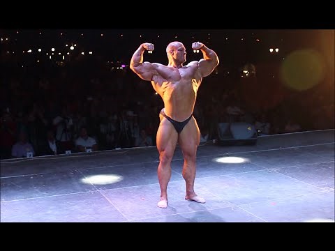 Russian bodybuilder Arkady Velichko - Guest posing