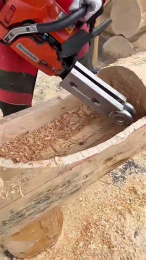Effortless Log Hollowing with a Husqvarna Chainsaw Planer Attachment