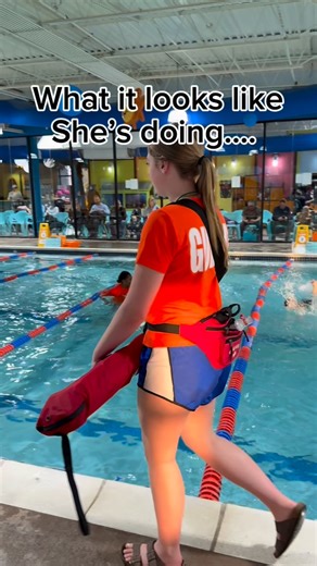 🚨 LIFEGUARD ALERT 🚨 Did you know all of our team members are lifeguard certified through @officialeanda? While on duty, they’re responsible for the safety of every swimmer in our pool. Our lifeguards complete extensive training in first aid, basic life support, and in-water rescue techniques, and are held to the highest standards so families can feel confident and safe every time they visit. 💪🛟 #goldfishswimschool #lifeguard #swimlessonssavelives #drowningprevention #ellisandassociates | Gol