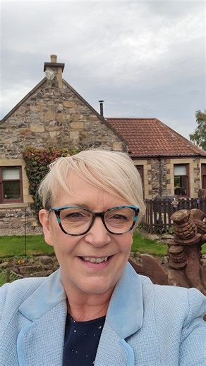 🏡PRE-PORTAL LAUNCH.🏡 Get it before it goes to Rightmove. FOR SALE: Whirly Kips Denmuir Farm Newburgh Cupar KY14 6JQ. RARELY AVAILABLE 4 Bedroom 2 Reception 3 Bathroom Detached Villa FINISHED TO AN IMMACULATE STANDARD, in a COUNTRYSIDE LOCATION, with beautiful gardens, off-street parking, garage, and hen house, offering a tranquil lifestyle, and stunning 360 countryside views, with beautiful countryside walks toward Norman’s Law, and a short drive to local Primary School and Newburgh town, and 