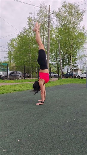 уличная тренировка 😌 https://vk.ru/olushkasmifly 💪#olushkasmi #poledance #киров