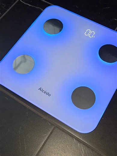 This smart scale is the best way to stay on track this year!! This smart scale breaks down your weight so you can make sure you are losing fat and not muscle mass! #smartscale #smartscales #scale #bodyfatpercent #bodyfattracker