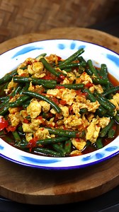 2.2M views · 16K reactions | Kacang panjang dan telur dimasak balacan enak banget !! Bahan-bahan: 250gr kacang panjang 4 butir telur 1 gelas air 1.5 sdt kaldu jamur/penyedap 1.5 sdt gula Bumbu halus: 7 cabe merah keriting 7 rawit merah 1 tomat merah/hijau 5 bawang merah 4 bawang putih 1 pcs terasi bakar 1 sdt garam Selamat mencoba... #resep #masakanindonesia #masakan #makanan #masakanrumahan | Mr Food Hunter | Facebook