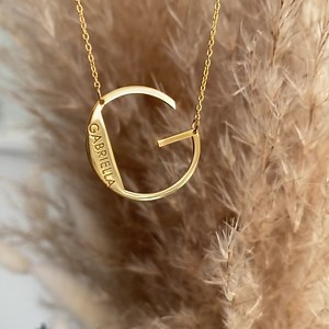 The perfect initial necklace with a modern twist. Personalize this asymmetrical style with an initial and name in your choice of silver or gold. We handcraft your jewellery and send directly to you at below retail prices. ▶️ Create Yours Now: https://jwl.io/292c3 | Jewlr