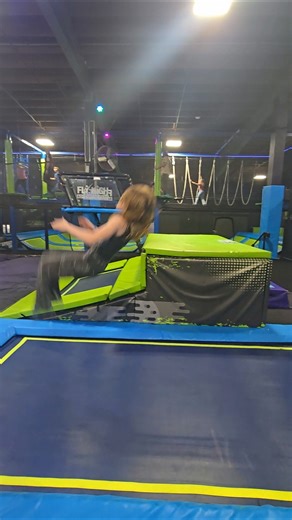 Small Trampoline #backflip #front flip #twist #trampolinepark #gymnast