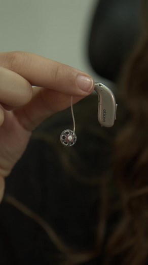 Découvrez la qualité sonore avec les prothèses Oticon