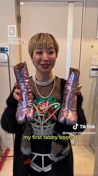 Tokyo Edition - Closet 🎤 @ajay_porter 🎥 @biig_c Five Fashion Pieces 1. @chikakisada 2. @chikakisada 3. @les_briqua_braque 4. @miumiu 5. @margiela • #closettour #japan #tokyo #nyc #korean