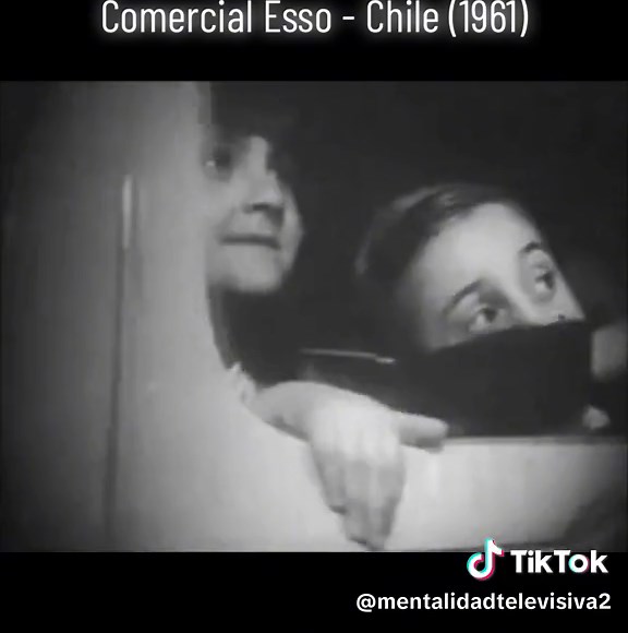 Spot vintage de la empresa Esso en los 60s chilenos ¿les gustaría ver más comerciales antiguos?🏮 #Comercial #Esso #comerciales #spot #Chile #chile🇨🇱 #tvchile #tvchilena #tvchilenas #televisionchile #televisionchilena #chilena #chileno #chilenos #chilenisimo #chiletelevisión #recuerdos #retro #vintage #comercialeschile #spotchile #comercialeschilenos #comercialchile #nostalgia #nostalgic #retrostyle #tv