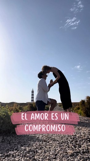 El compromiso en una relación es muy importante, pero no tiene una fórmula única; es diferente para cada pareja🩷 Todo depende de cómo definamos el amor, nuestras experiencias, nuestros valores, de cómo crezcamos juntos en cada etapa... El compromiso se construye día a día, con comunicación, paciencia y mucho cariño🫂 Y entre ambos tenemos que definir qué significa para nosotros y cumplir con ello🫱🏻‍🫲🏼 Cada historia de amor es única y especial. ¡Abraza la tuya!🌷 ¿Qué es para ti el compromis