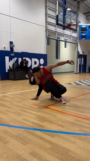 Air Chair Balance 💪🏼 #breakdance #airchair #balance #strength #bodycontrol #bboy #bboys #bboying #dance #dancemoves #dancelife #skills #breakdancing #yoga #yogapractice #acrobatics #dancetraining #training | Anthony Silva