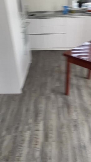 ВТОРАЯ ЖИЗНЬ 50-ЛЕТНЕГО СТОЛА🙏✨ #shorts #polyatut #рек #прикол #лайфхак #проверкалайфхаков #своимируками #стараямебель #стол #реставрация