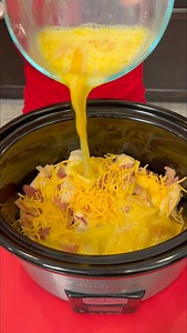 This crockpot breakfast casserole is so easy! (This original video was produced by Network Media, LLC and Kyle & Mistie) | Southern Fried Cookin'
