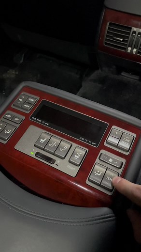 Exploring the Powerful Lexus LS460 V8 - Car Review and Walkaround