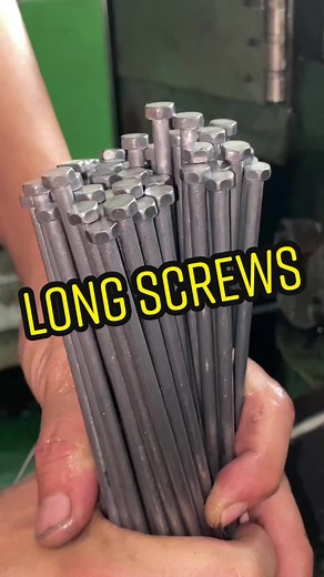 We can do this for an infinite length.#screw #screwfactory #foryou #machinery #stainlesssteel #custommade #longscrew #manufacturing