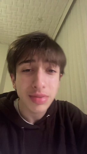 Adjusting Hair Tutorial in Minimalist Setting